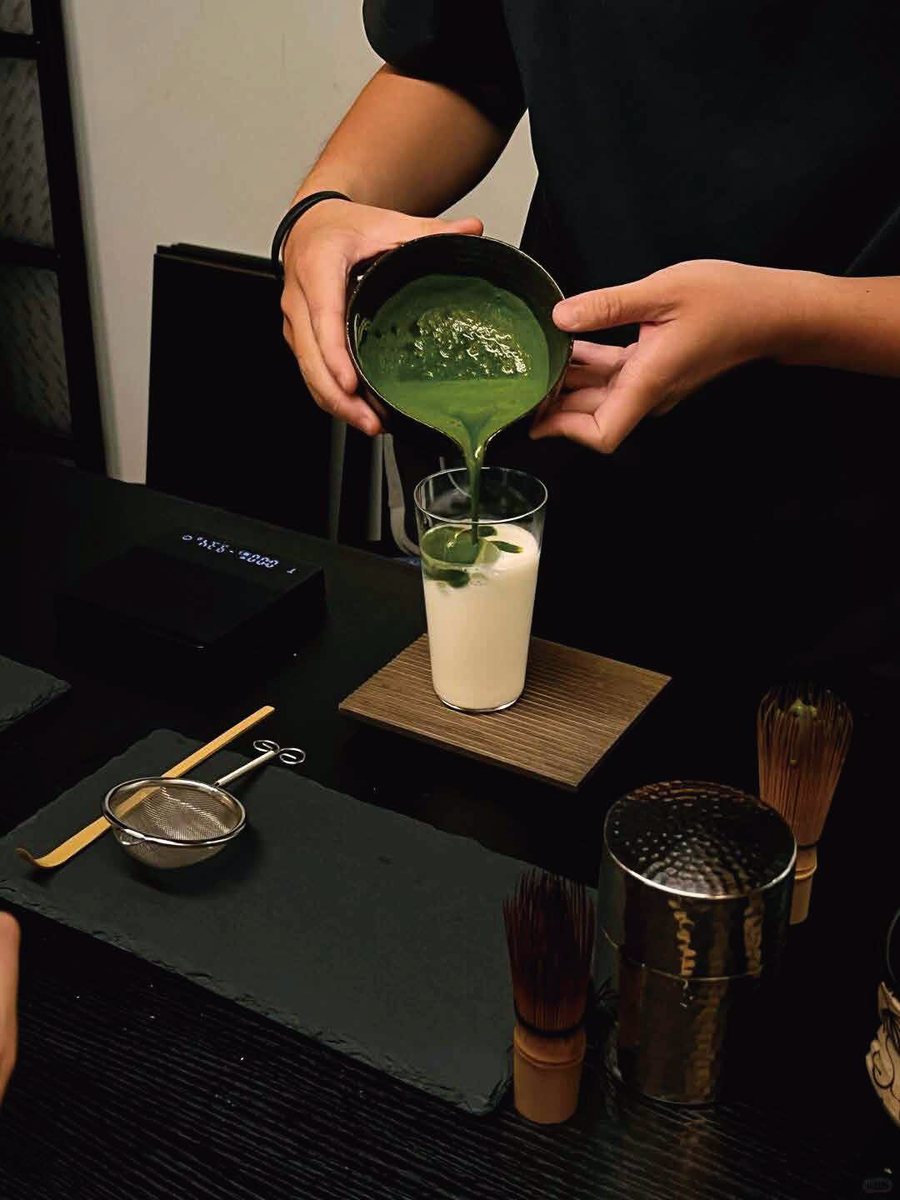 手打抹茶：筛粉、注水、茶筅击打
