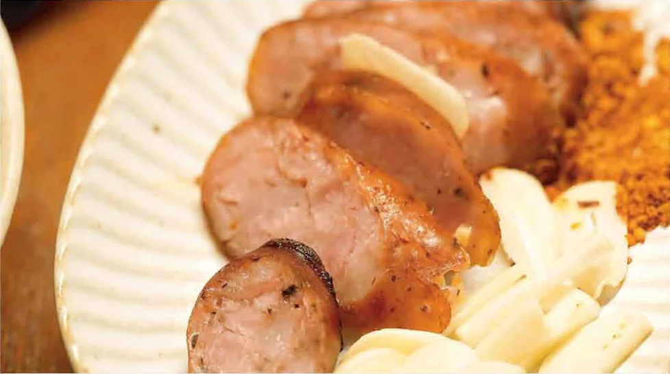 Sliced Shilin sausage with garlic and chilli powder